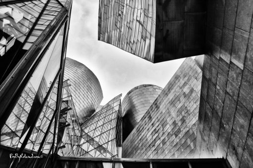 Le musée Guggenheim de Bilbao est un musée d'art moderne et contemporain